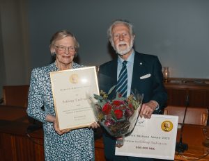 Johnny Ludvigsson får Kerstin Brismar-priset.